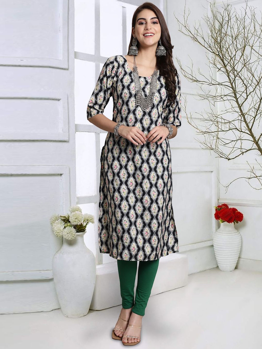 

7Threads Floral Printed Round Neck Straight Kurta, Black