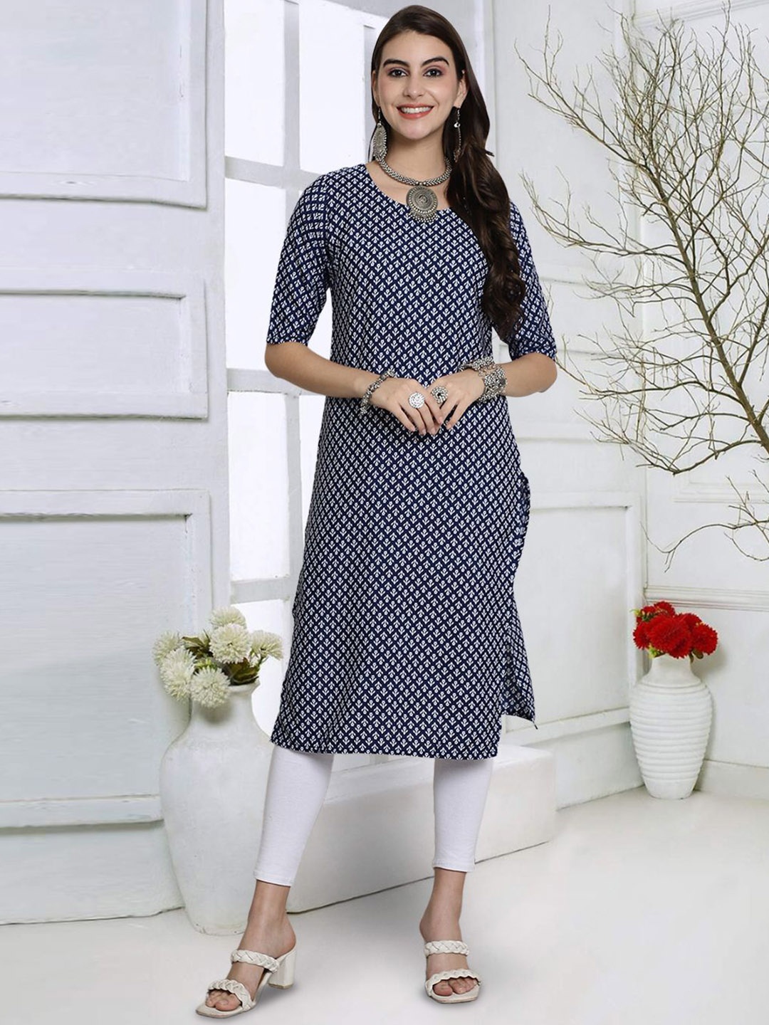 

7Threads Geometric Printed Round Crepe Straight Kurta, Navy blue