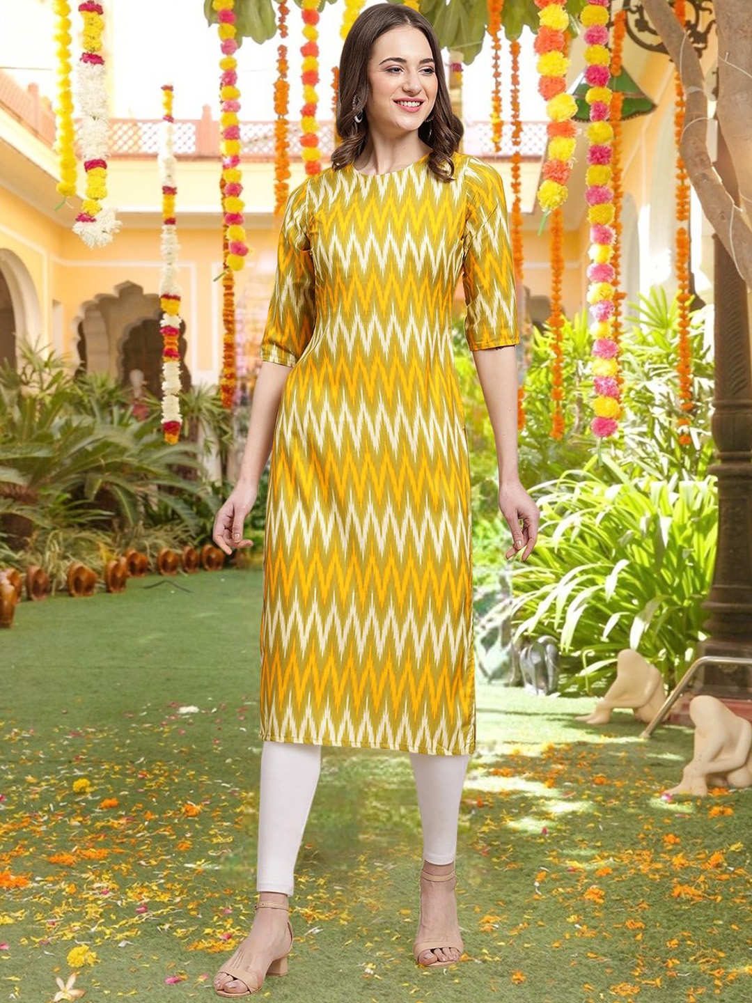 

7Threads Chevron Printed Round Neck Straight Kurta, Yellow