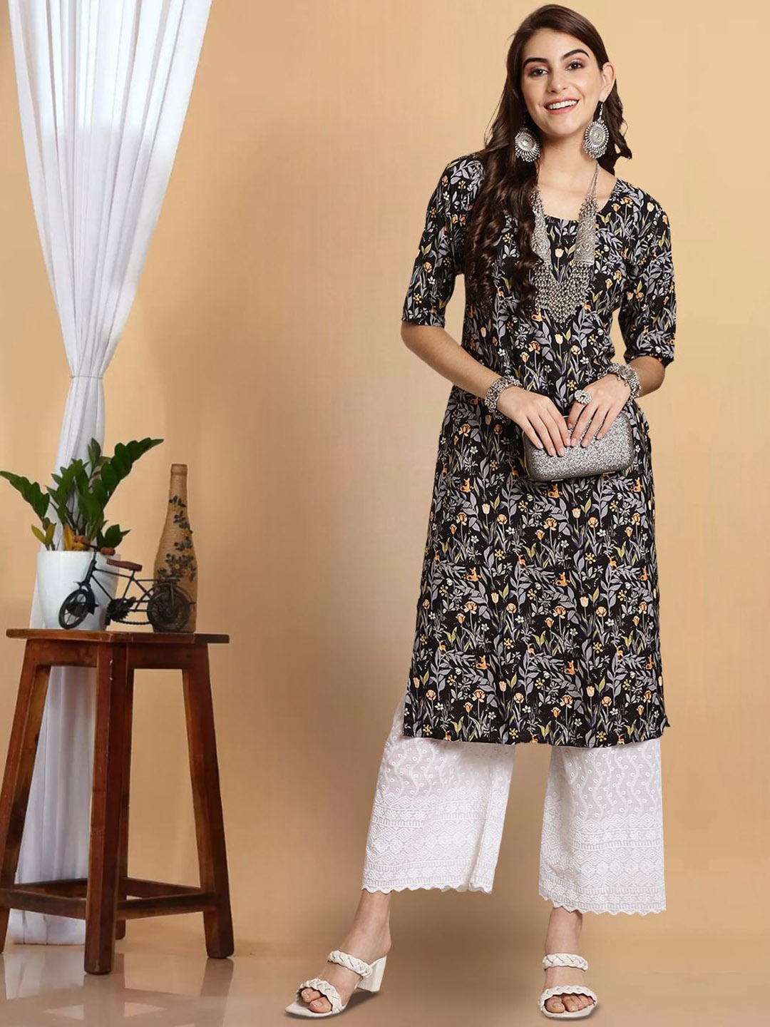 

7Threads Floral Printed Round Neck Crepe Straight Kurta, Black