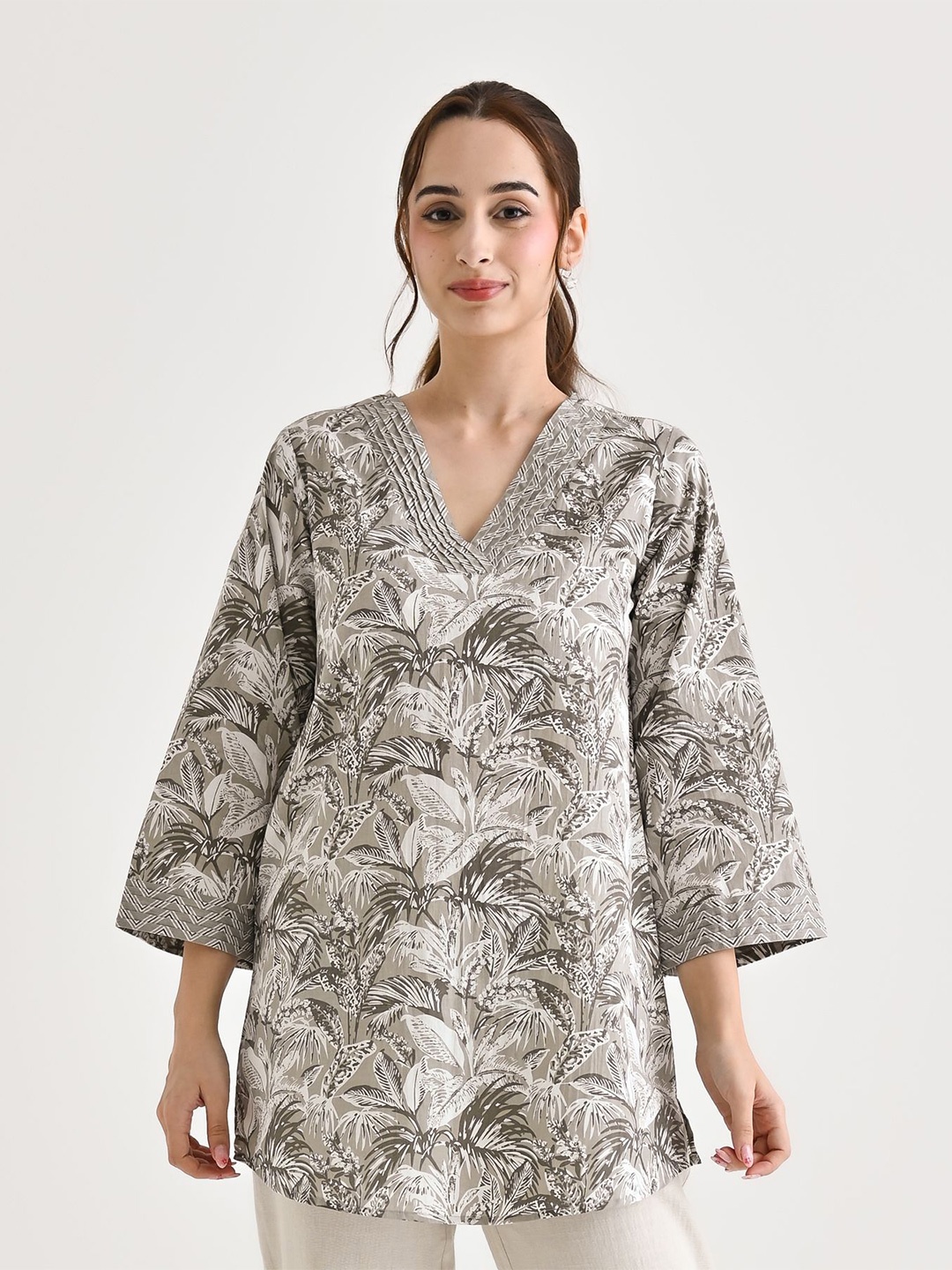 

Rustorange Floral Printed V-Neck Pure Cotton Kurti, Grey