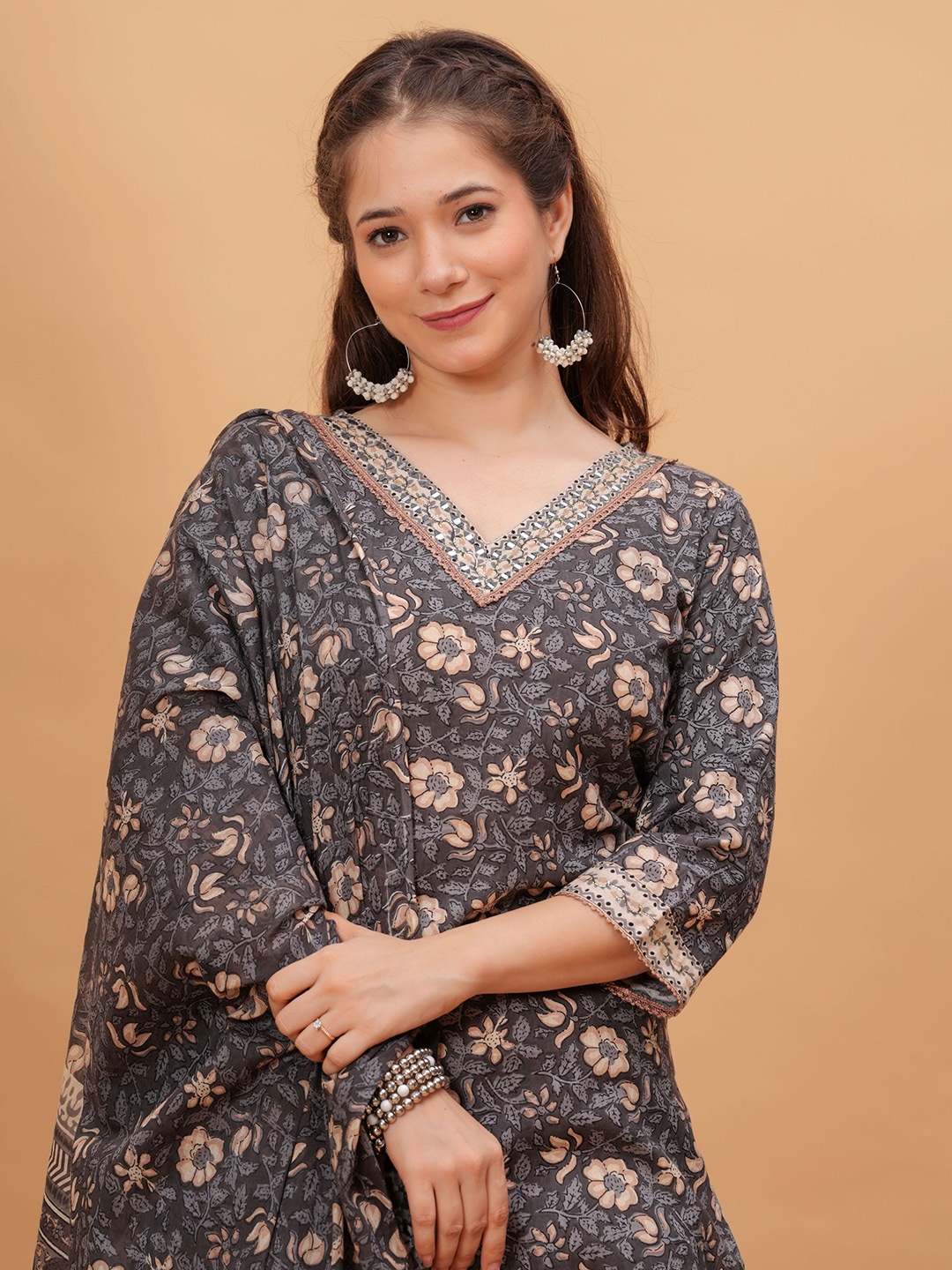 

DORIYA Ethnic Motifs Printed Straight Kurta With Salwar & Dupatta, Brown