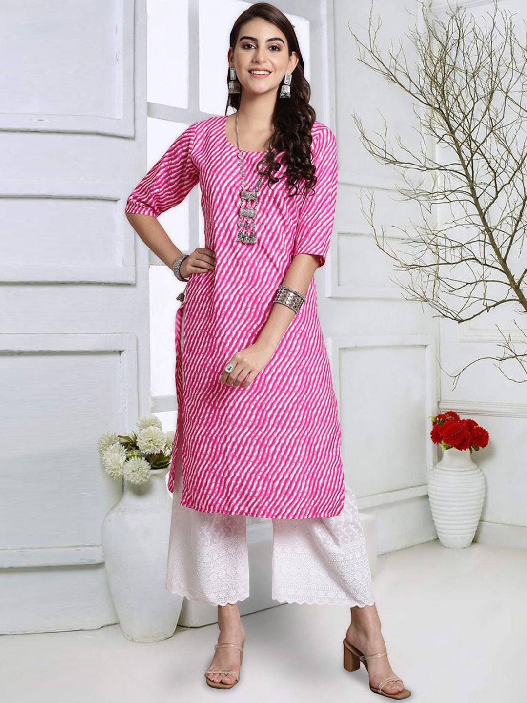

7Threads Women Quirky Keyhole Neck Mirror Work Floral Crepe Kurta, Multi