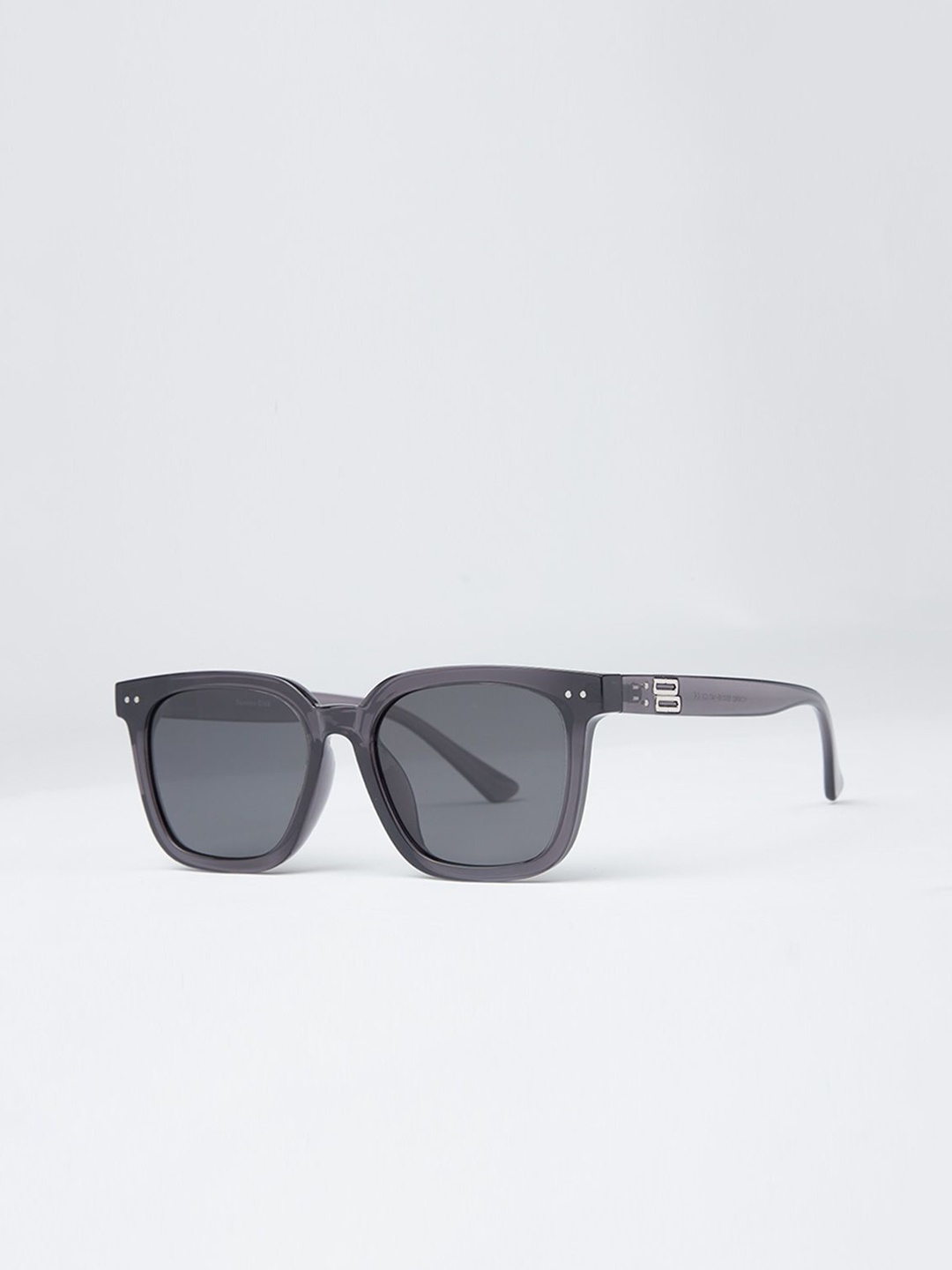 

Banana Club Unisex Square Sunglasses BVP9498, Grey