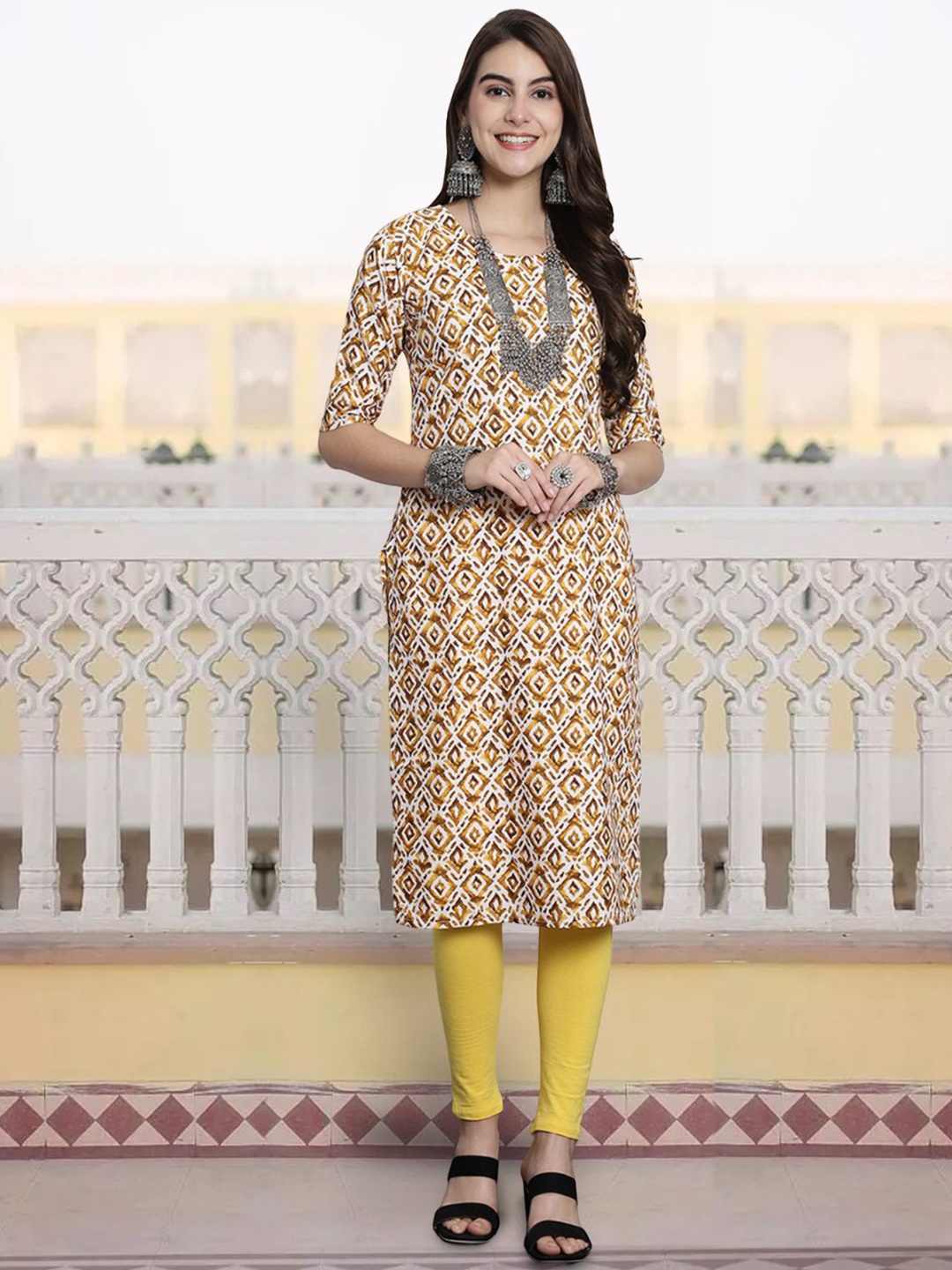 

7Threads Geometric Printed Round Neck Straight Kurta, Mustard