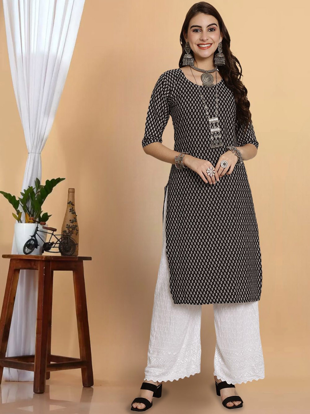 

7Threads Ethnic Motifs Printed Crepe Straight Kurta, Black