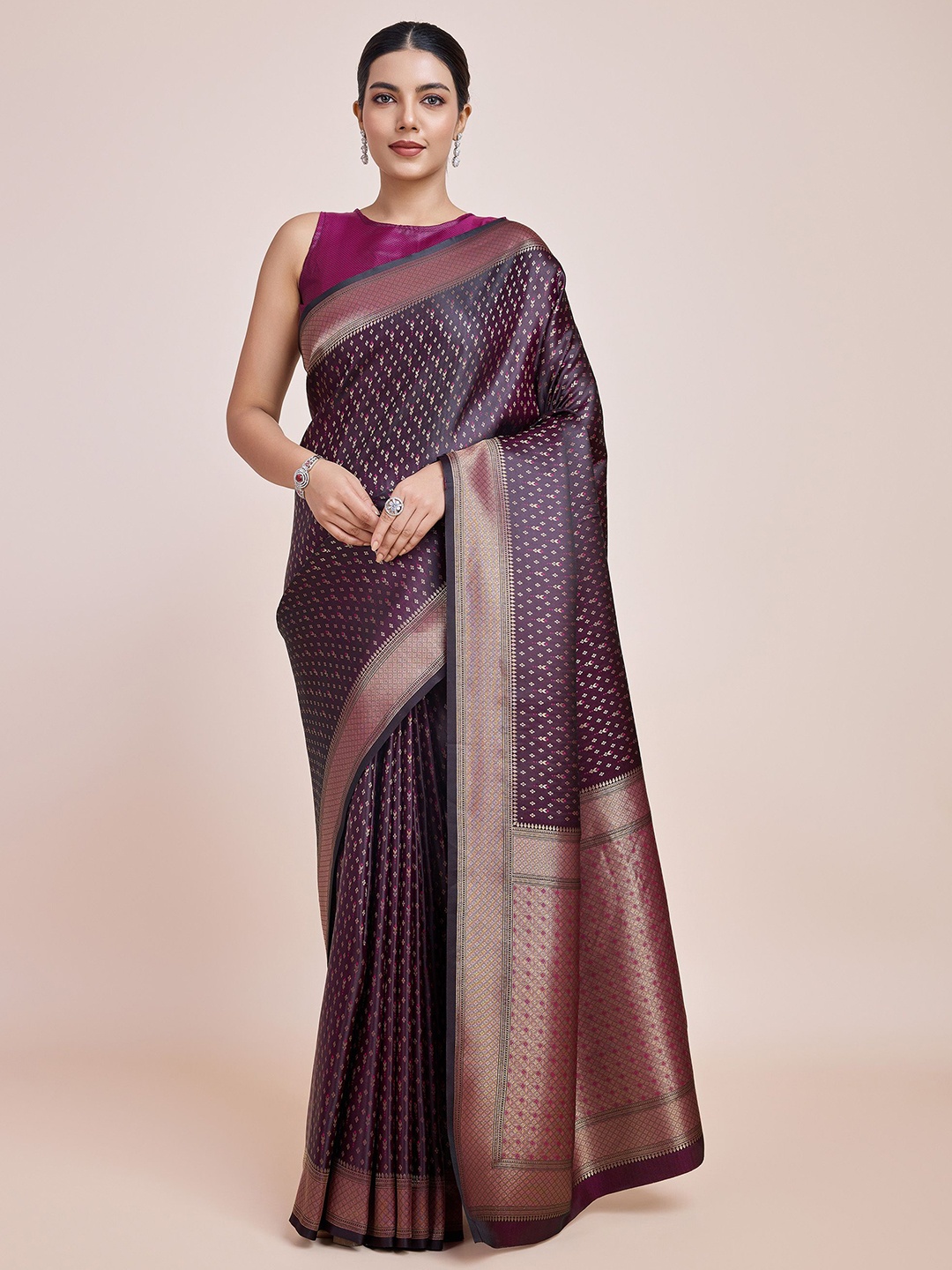 

MONJOLIKA FASHION Woven Design Banarasi Saree with blouse piece, Burgundy