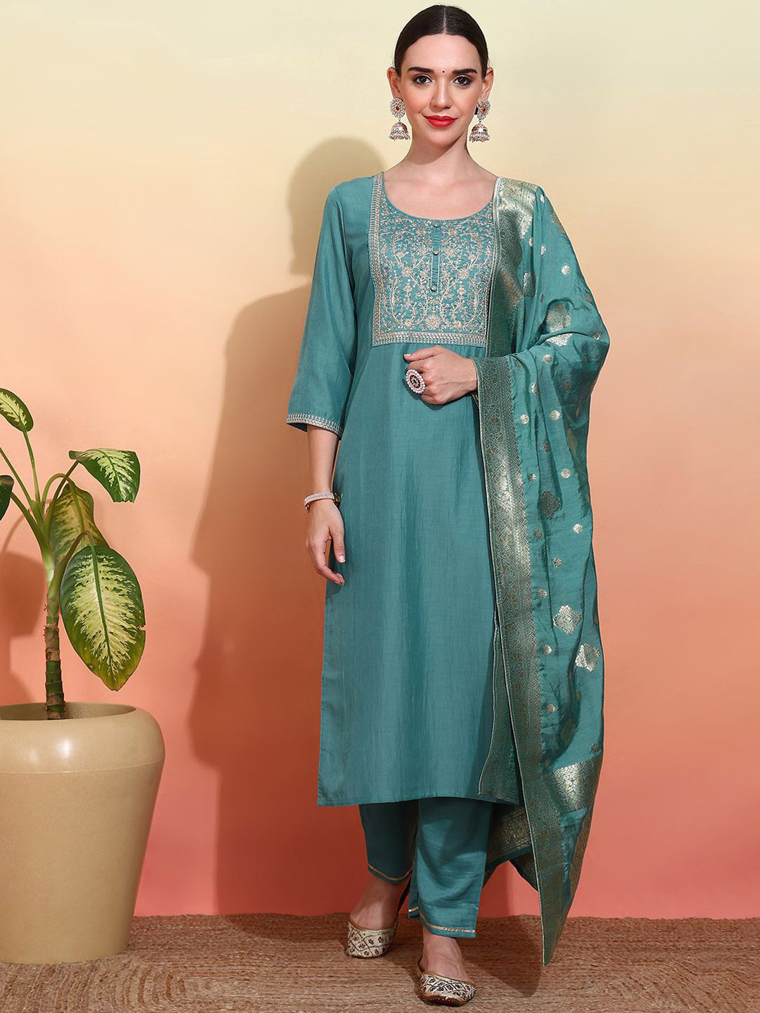 

Ode by House of Pataudi Women Embroidered Regular Kurta with Trousers & With Dupatta, Teal