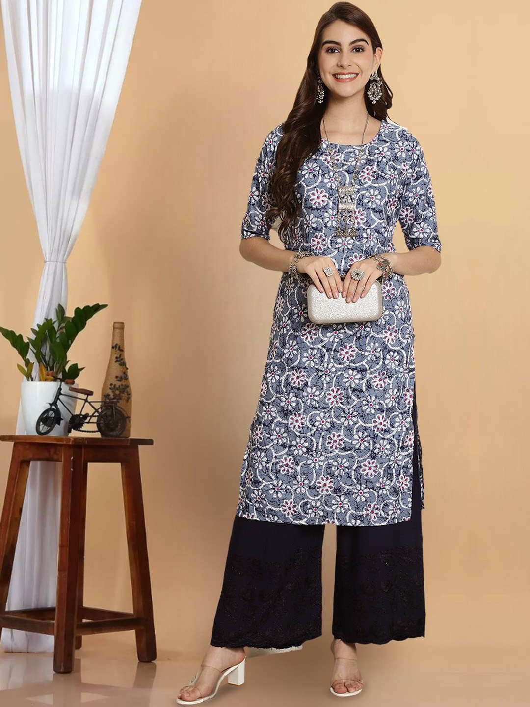 

7Threads Women Printed Thread Work Floral Crepe Kurta, Multi