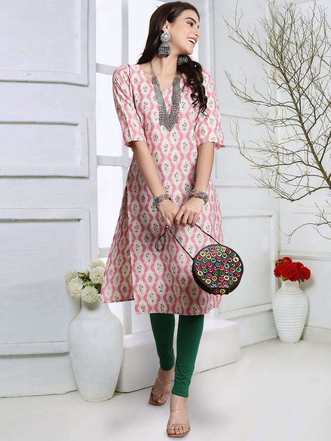 

7Threads Floral Printed Round Neck Straight Kurta, Pink