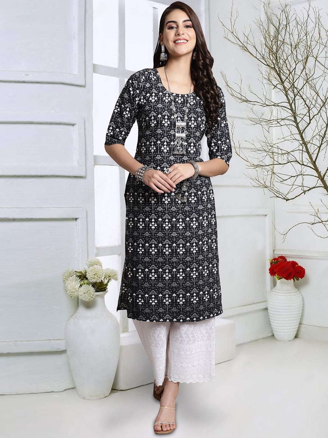 

7Threads Geometric Printed Round Neck Regular Crepe Straight Kurta, Black