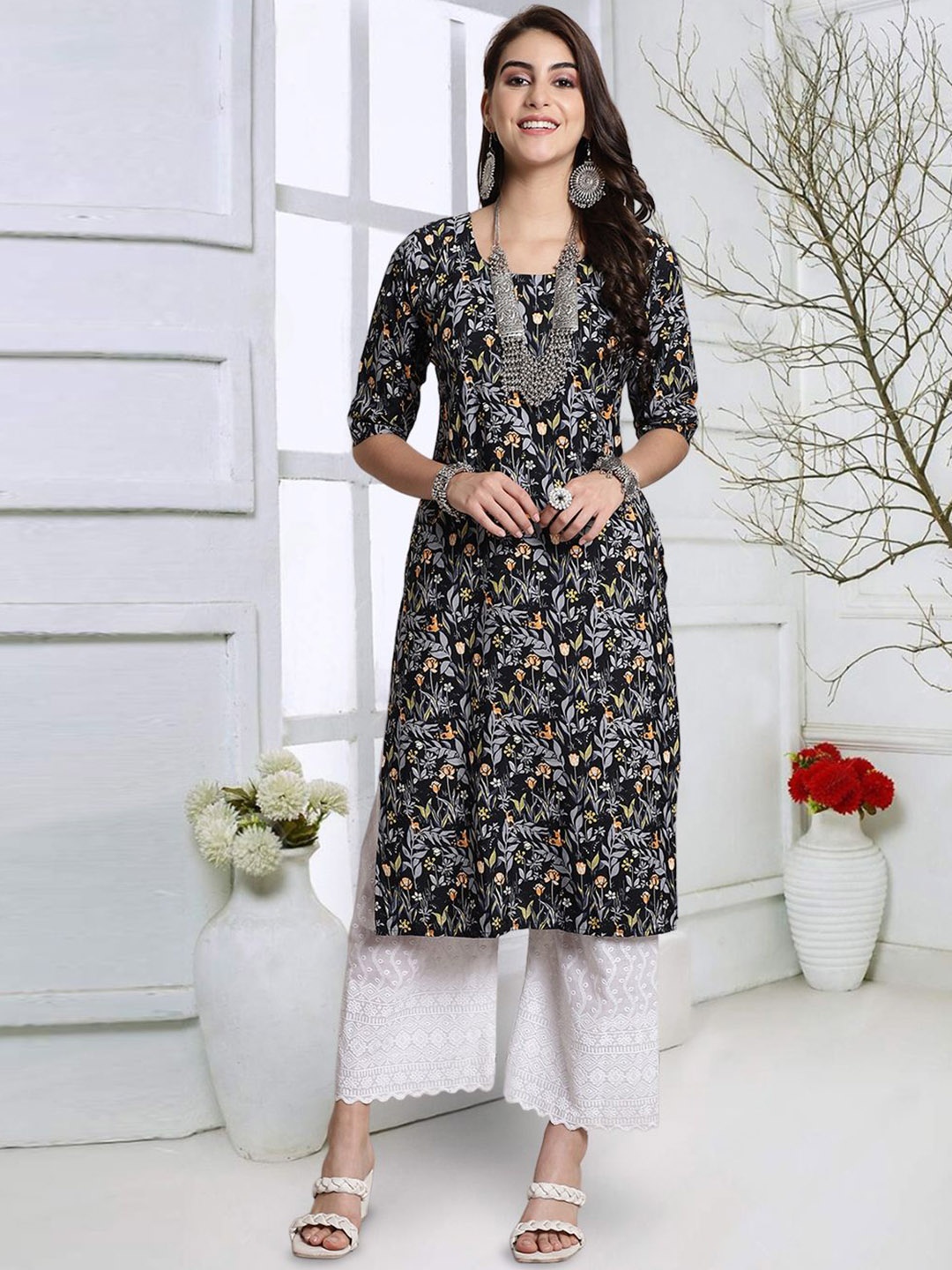 

7Threads Floral Printed Round Neck Crepe Straight Kurta, Black