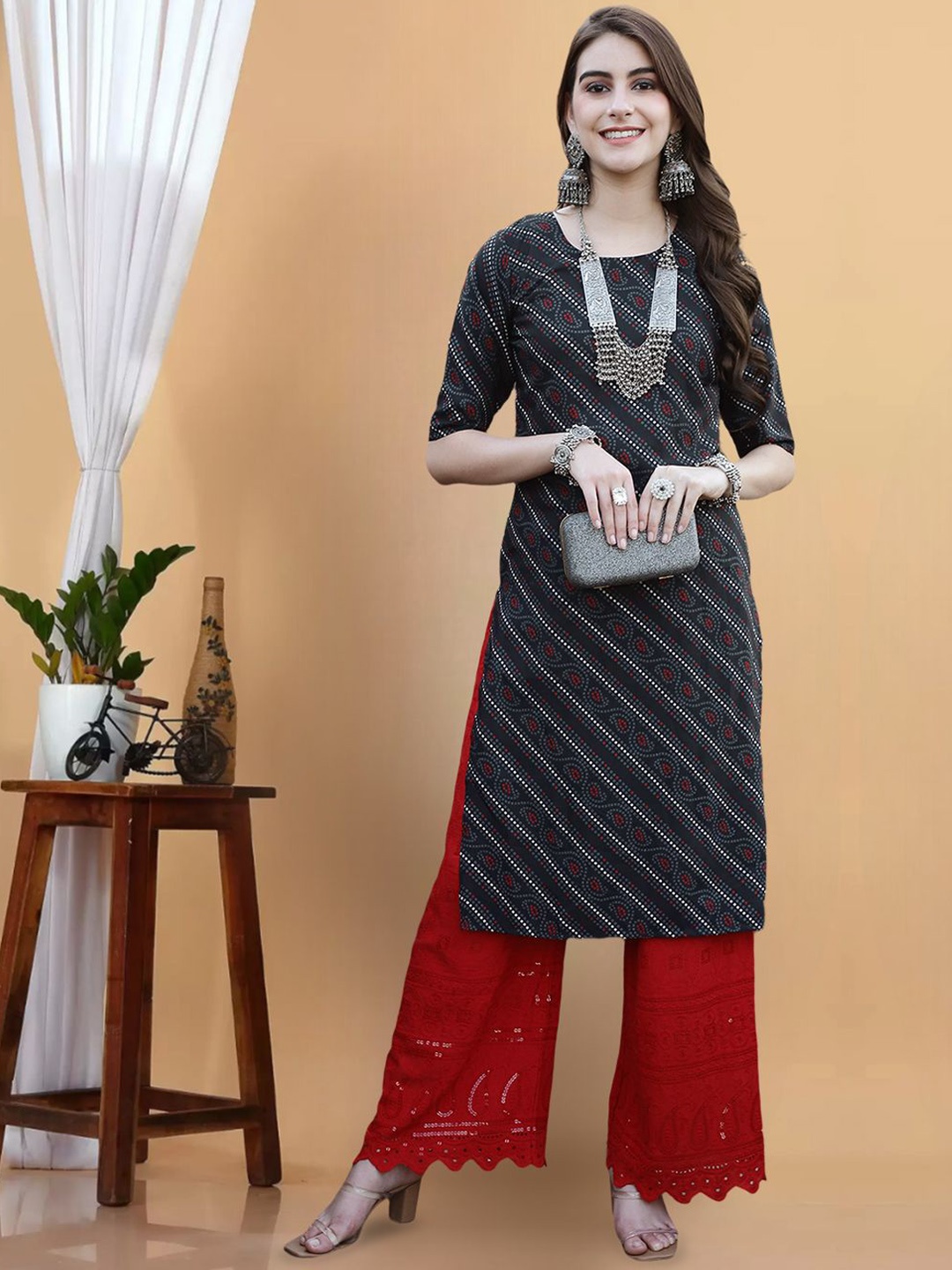 

7Threads Women Striped Keyhole Neck Thread Work Floral Crepe Kurta, Multi