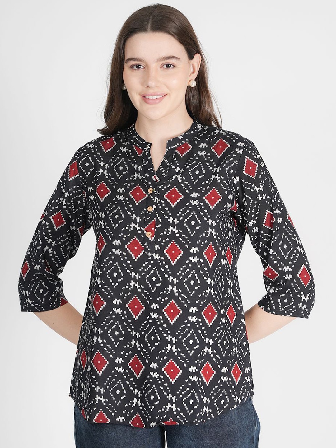 

Style Shoes Floral Printed Pure Cotton Kurti, Black
