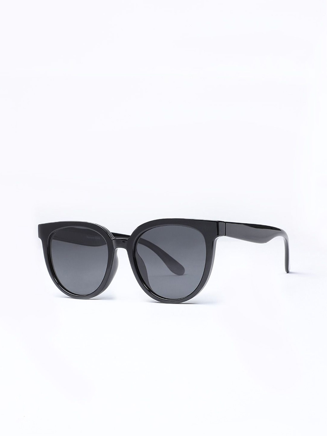 

Banana Club Unisex Oval Sunglasses BVP9503, Black