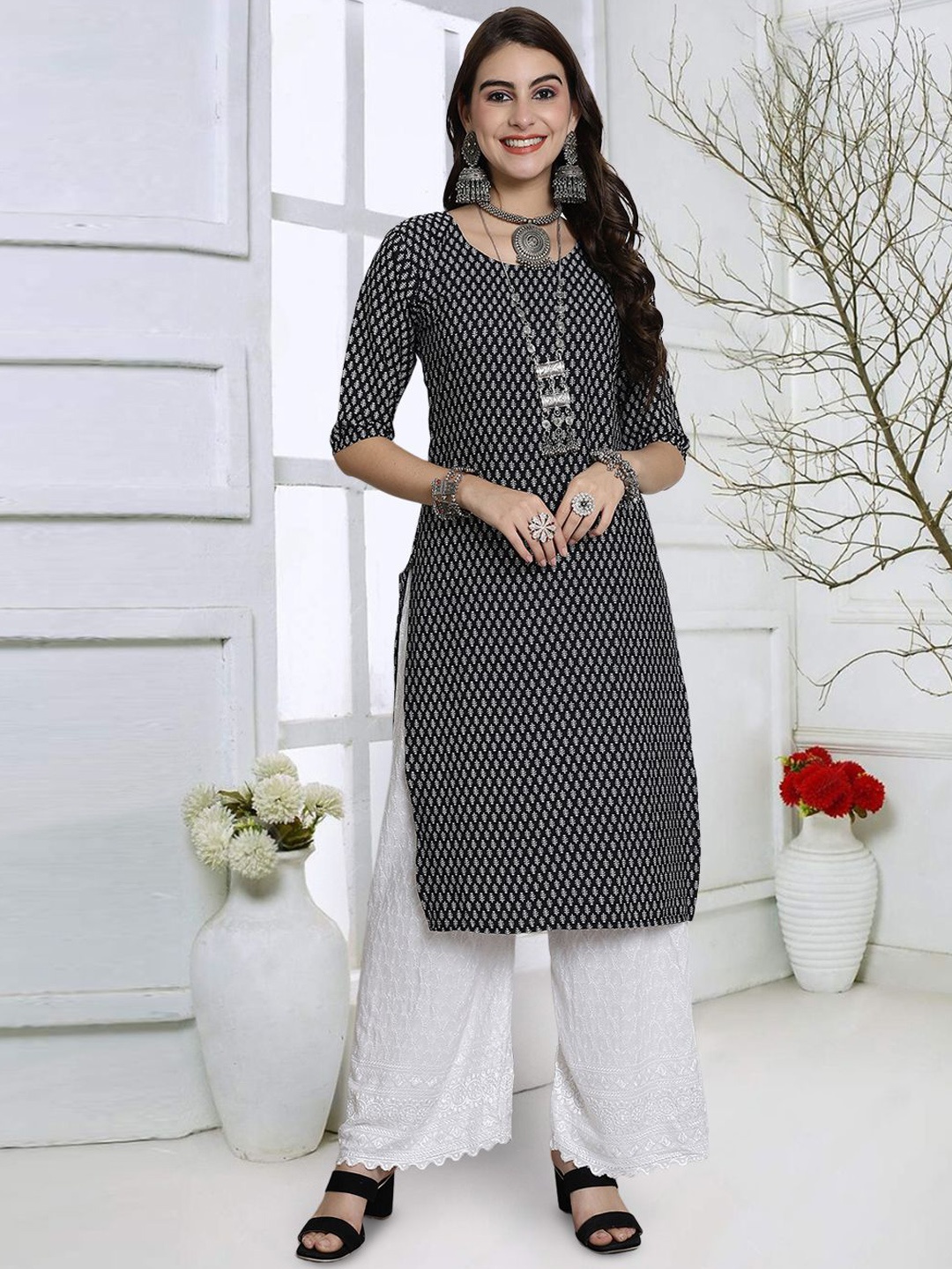 

7Threads Women Geometric Keyhole Neck Floral Crepe Kurta, Multi