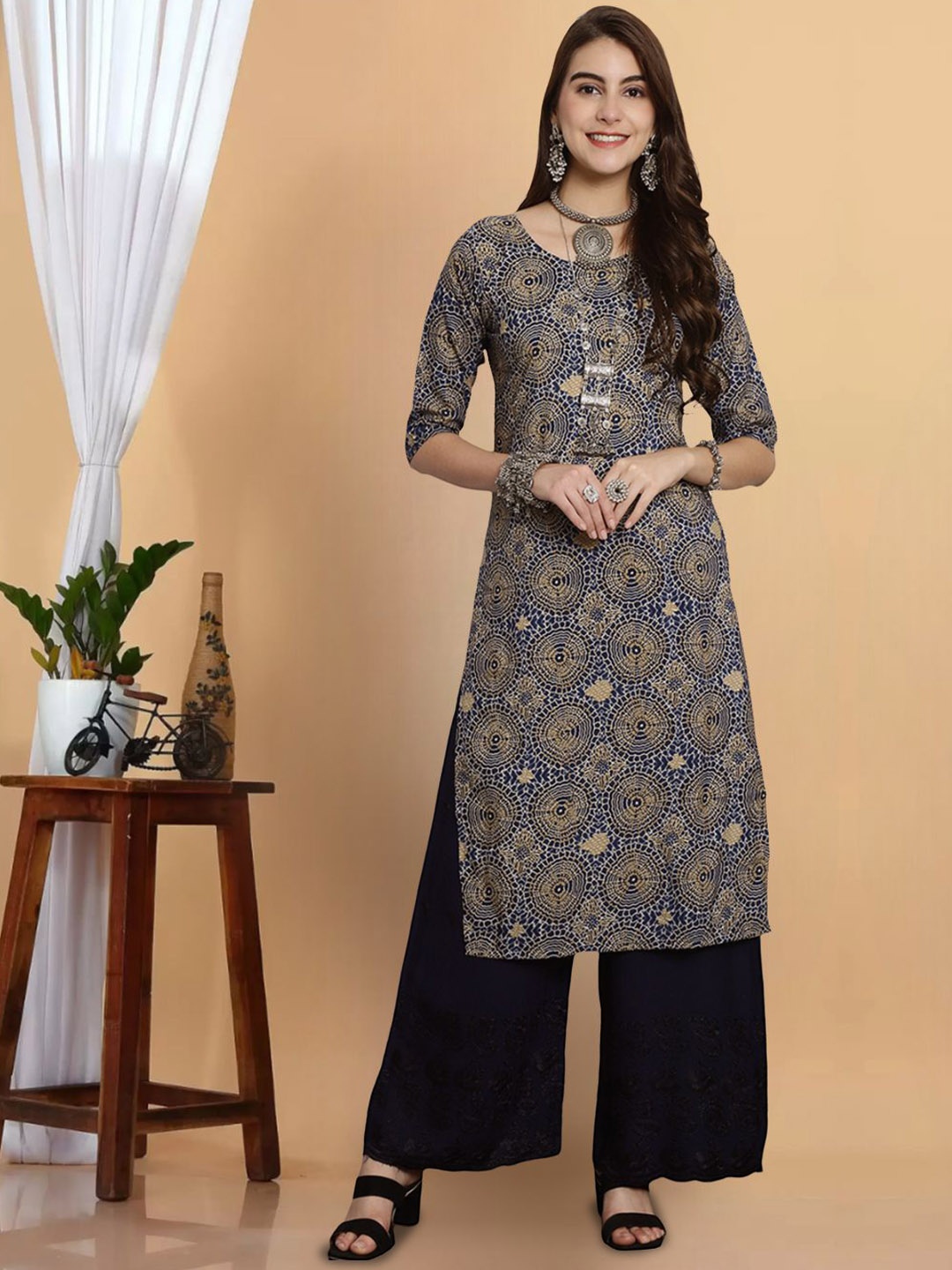 

7Threads Floral Printed Crepe Straight Kurta, Navy blue