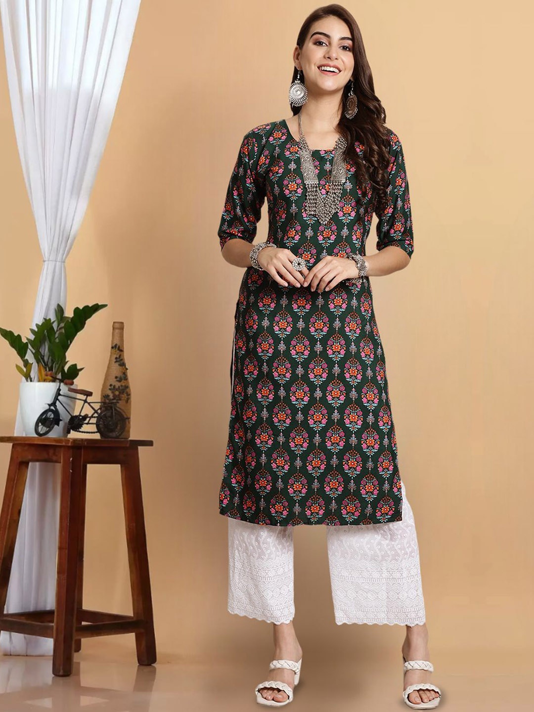 

7Threads Floral Printed Round Neck Straight Kurta, Green
