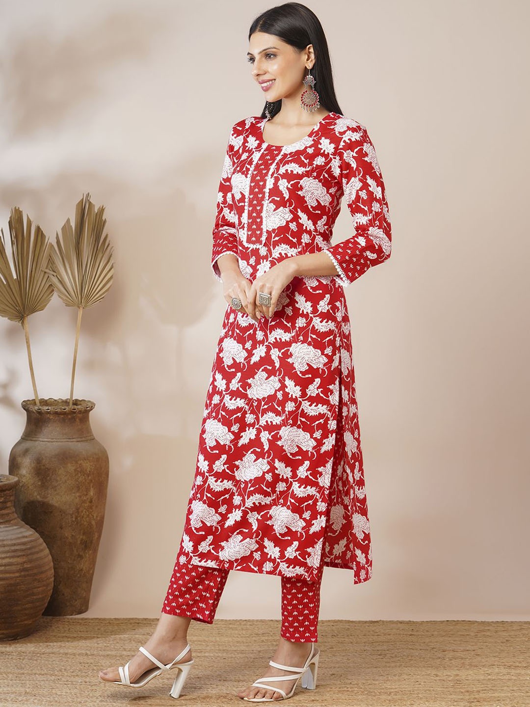 

Anni Designer Floral Printed Straight Kurta With Trousers, Red