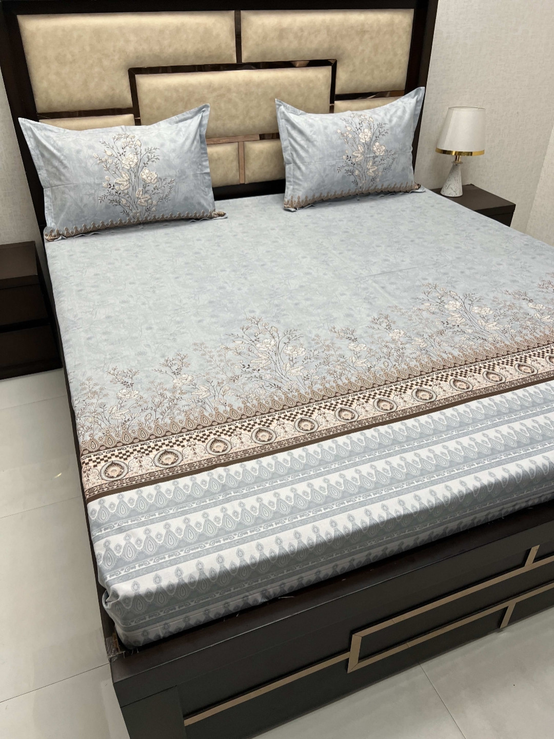 

Pure Decor Blue & Brown Floral Pure Cotton 330 TC King Bedsheet with 2 Pillow Covers