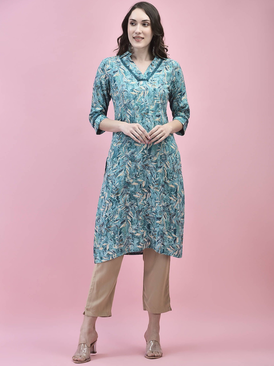 

Shree Floral Printed V Neck Straight Kurta, Blue