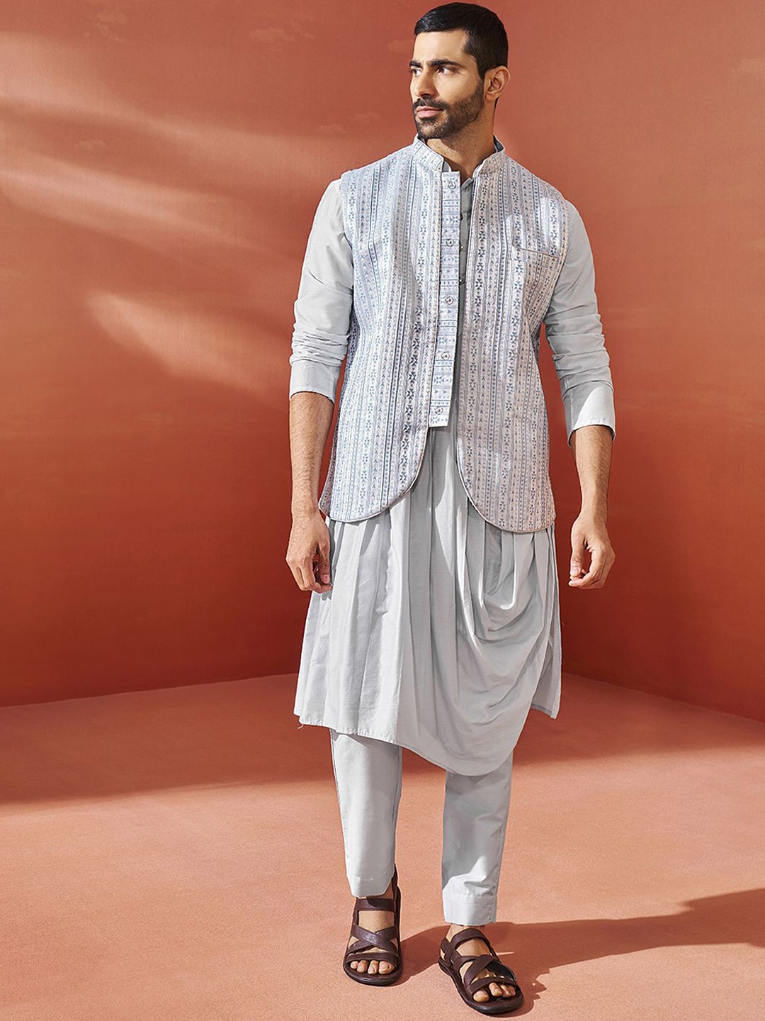 

VASTRAMAY Mandarin Collar Pleated Kurta With Pyjamas & Nehru Jacket, Blue