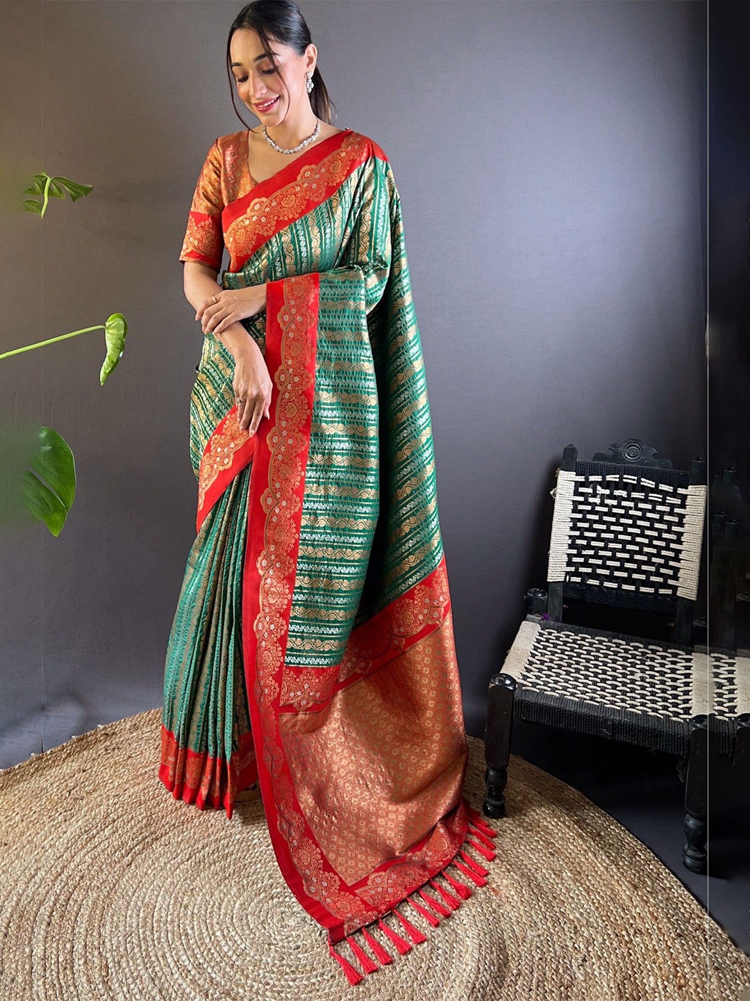 

MySilkLove Woven Design Zari Silk Cotton Banarasi Saree, Green