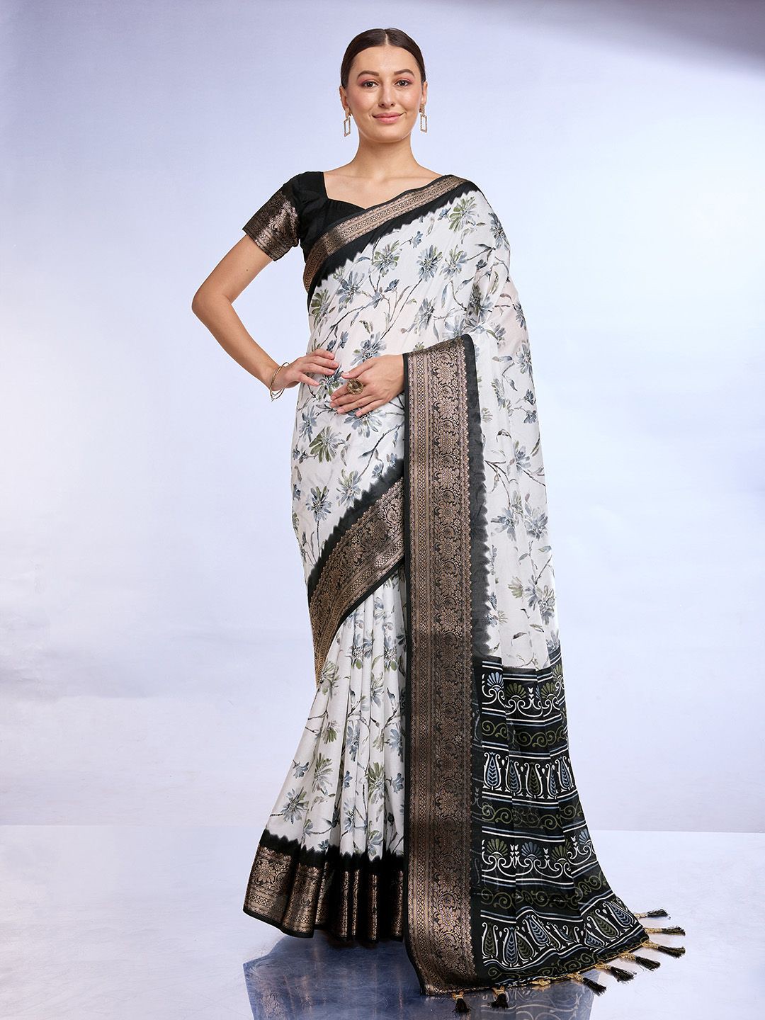 

Ishin Floral Zari Saree, White