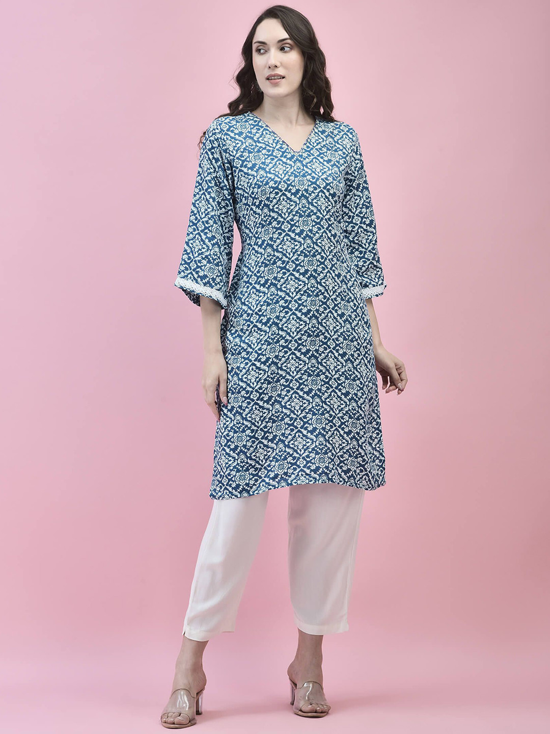 

Shree Floral Printed V Neck Straight Kurta, Navy blue