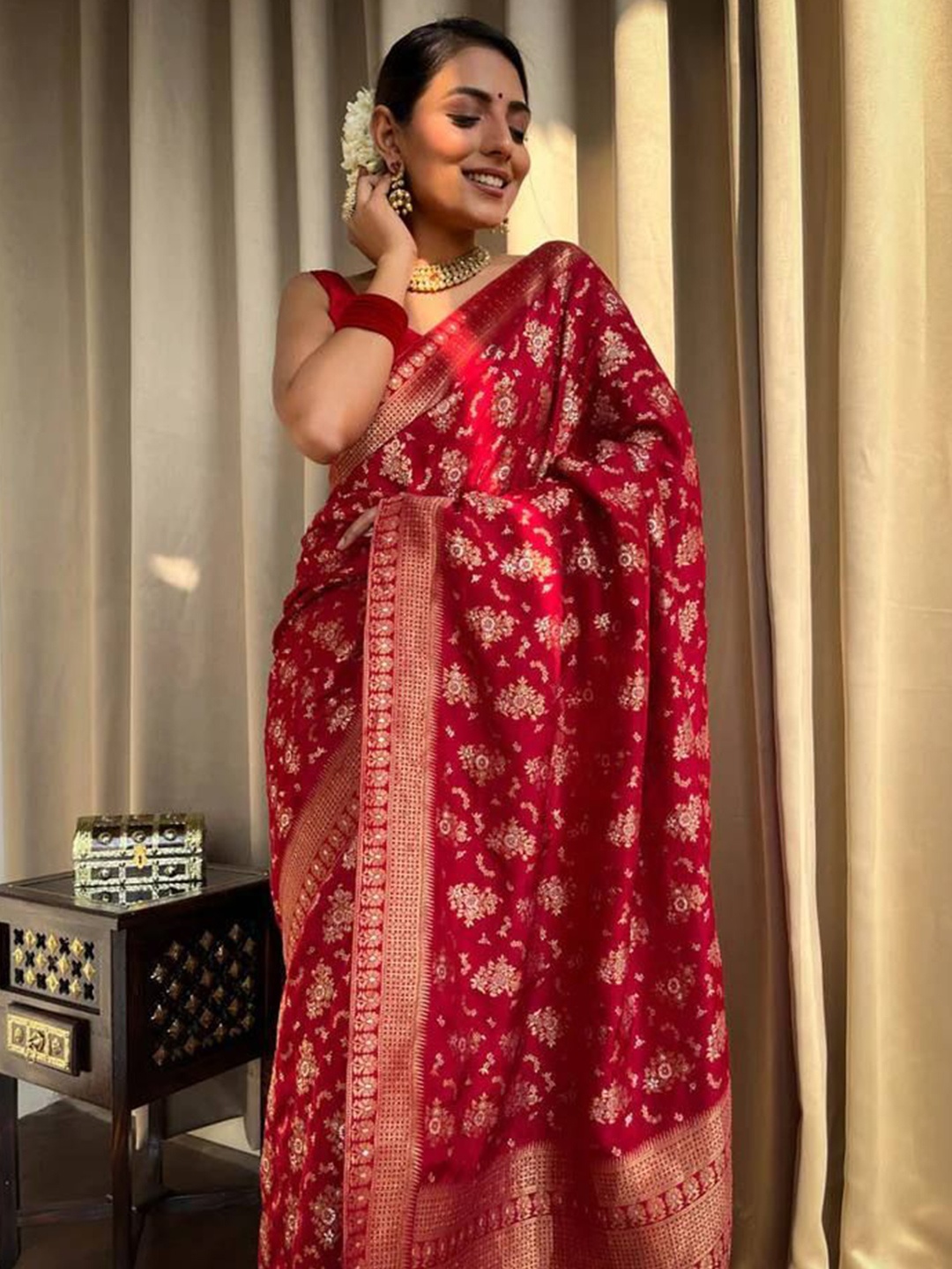

Marziyaa Ethnic Motifs Woven Design Banarasi Saree, Red
