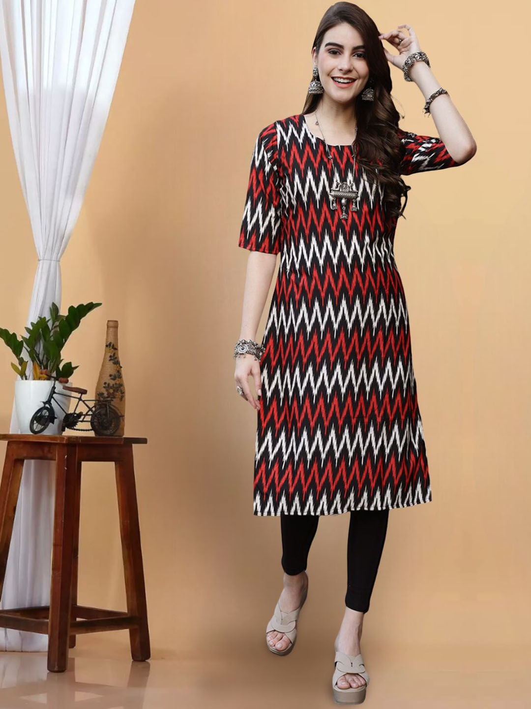 

7Threads Geometric Printed Round Neck Straight Kurta, Black
