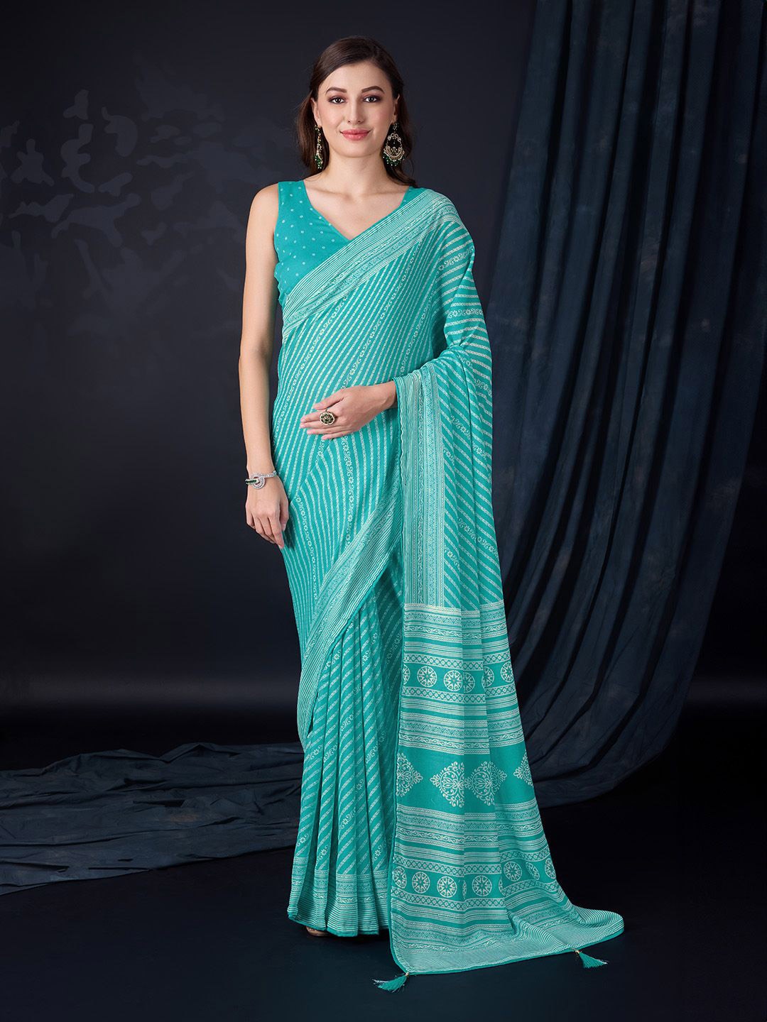 

Ishin Ethnic Motifs Printed Saree, Teal