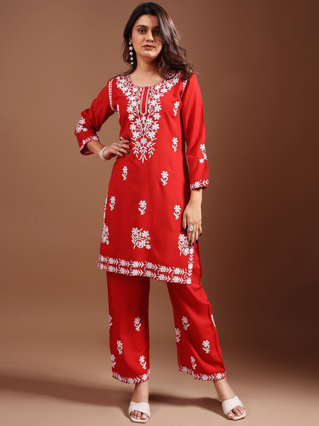 

GORGONE Women Floral Embroidered Regular Thread Work Kurta with Trousers, Red