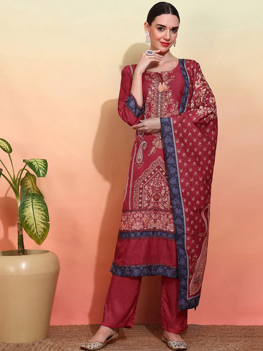 

Ishin Ethnic Motifs Printed Tie-Up Neck Straight Kurta With Trousers & Dupatta, Maroon