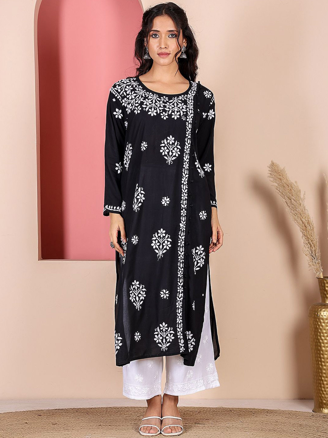 

Chowkhat Floral Embroidered Round Neck Straight Kurta, Black