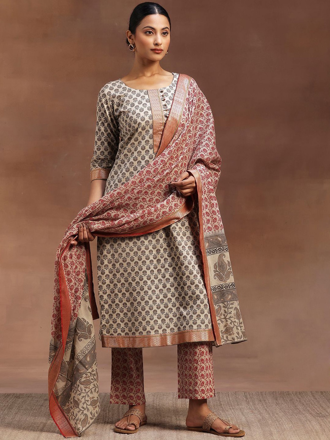 

Libas Floral Printed Pure Cotton staight Kurta with Trousers & Dupatta, Beige