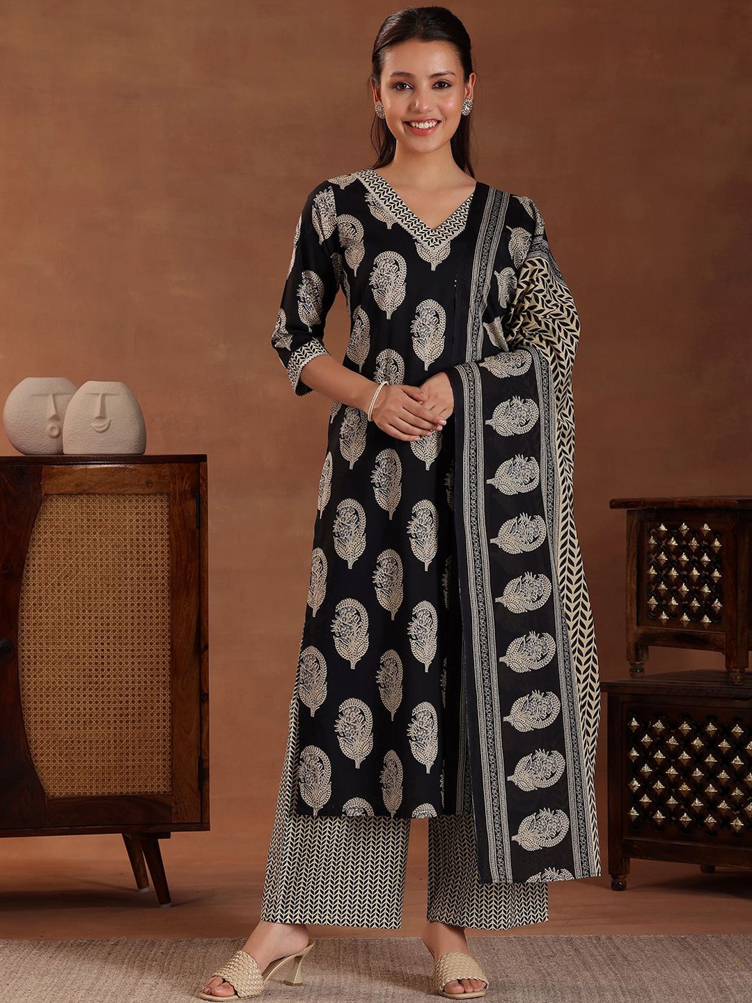 

Libas Floral Printed V Neck Pure Cotton Straight Kurta with Palazzos & Dupatta, Black