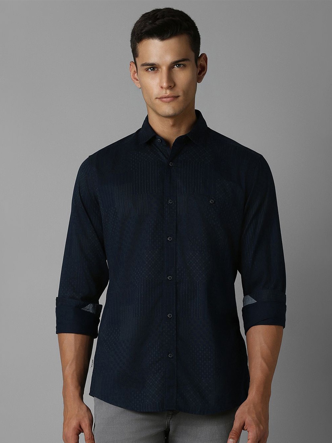 

Louis Philippe Jeans Men Spread Collar Geometric Printed Cotton Slim Fit Casual Shirt, Navy blue