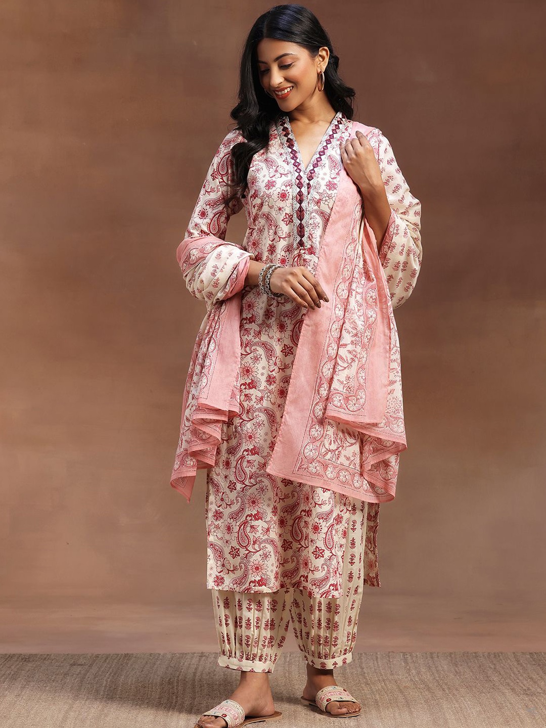 

Libas Floral Printed V-Neck Sequinned Pure Cotton Straight Kurta with Salwar & Dupatta, Off white