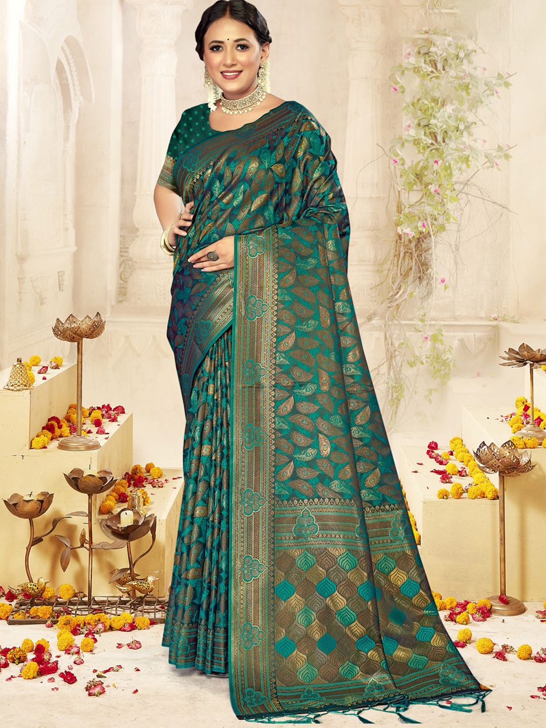 

Exclusiva Ethnic Motifs satin Saree, Green