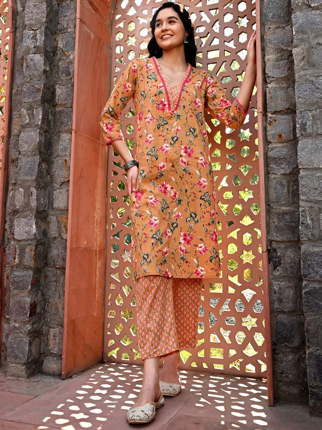

DECKEDUP Floral Printed Pure Cotton Straight Kurta With Trouser, Yellow