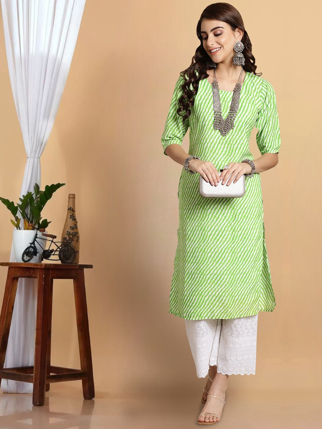 

7Threads Leheriya Printed Round Neck Straight Kurta, Green