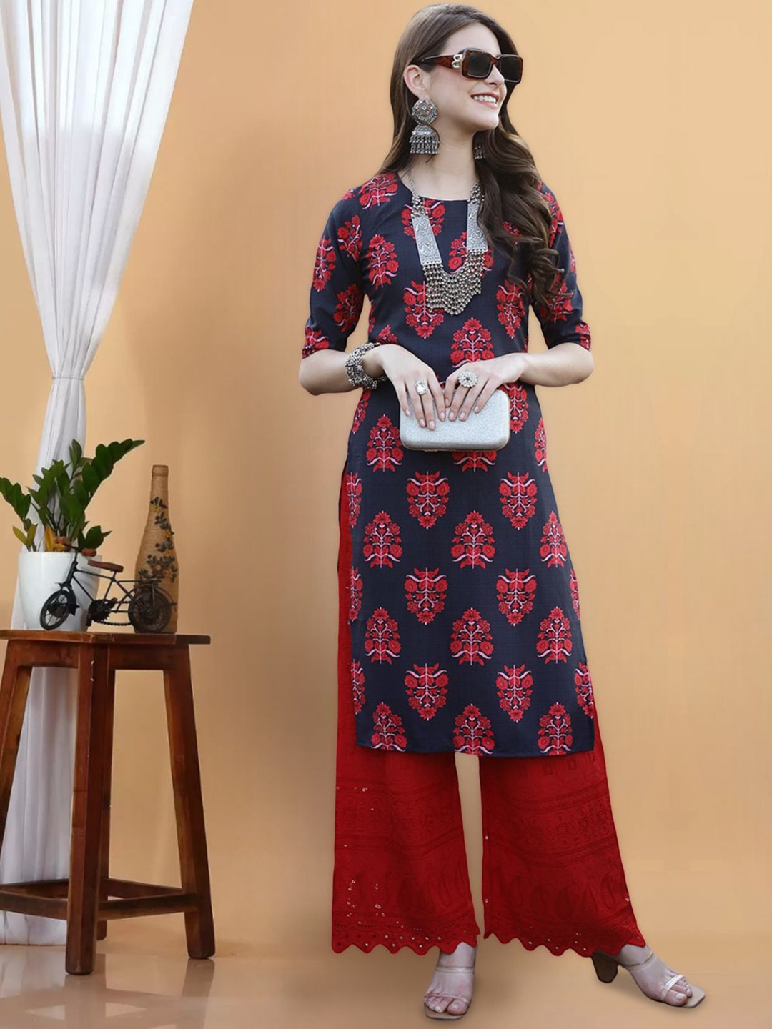 

7Threads Floral Printed Round Neck Crepe Straight Kurta, Navy blue