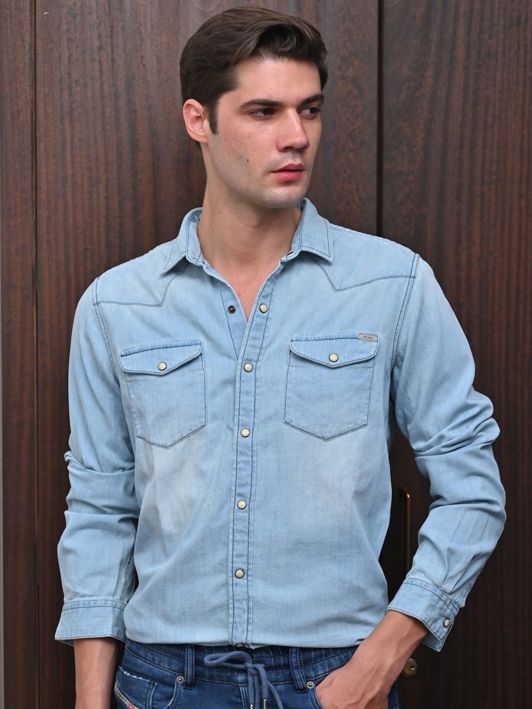 

POE Men Smart Spread Collar Solid Denim Slim Fit Casual Shirt, Blue