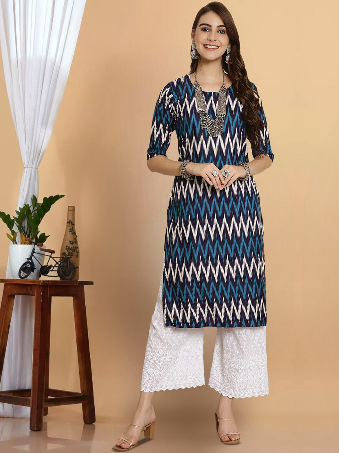 

7Threads Geometric Printed Round Neck Straight Kurta, Navy blue