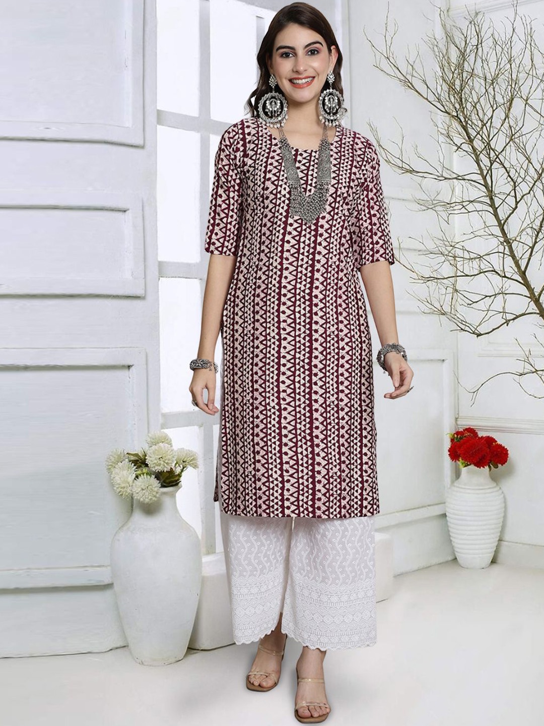 

7Threads Geometric Printed Round Neck Straight Kurta, Purple