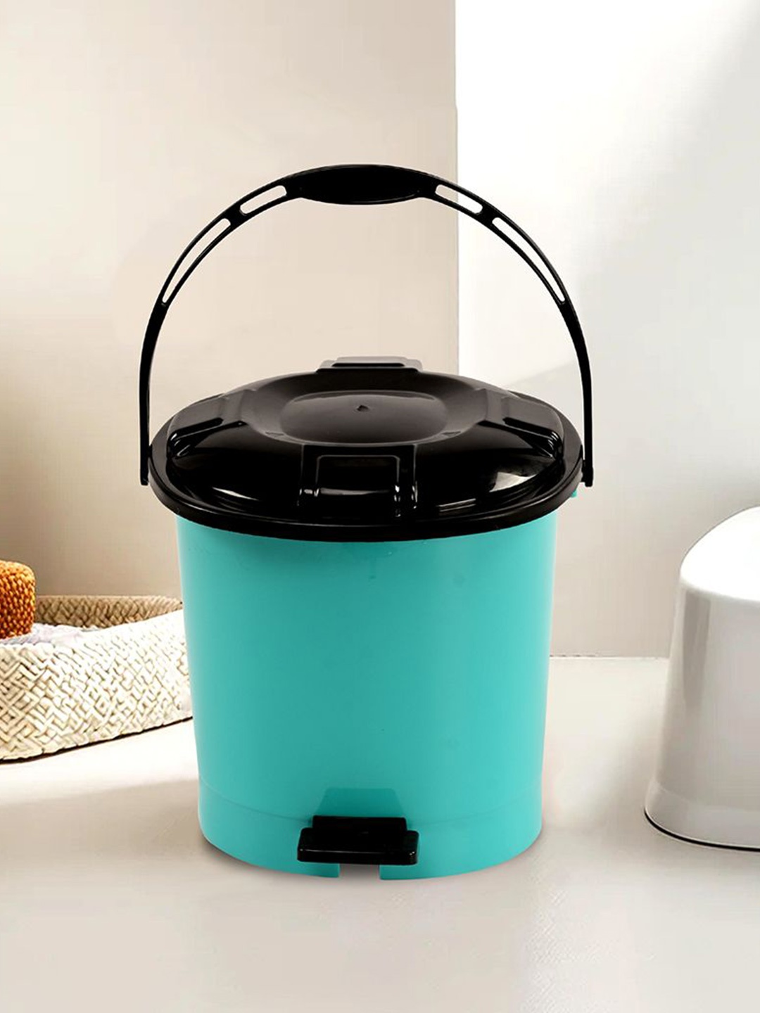 

Kuber Industries Green & Black Pedal Dustbin 5L