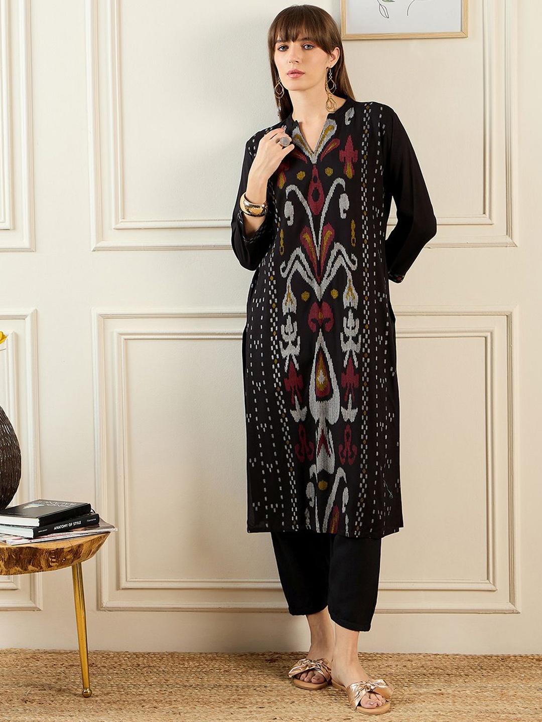 

Indo Era Ethnic Motifs Printed Mandarin Collar Straight Kurta, Black