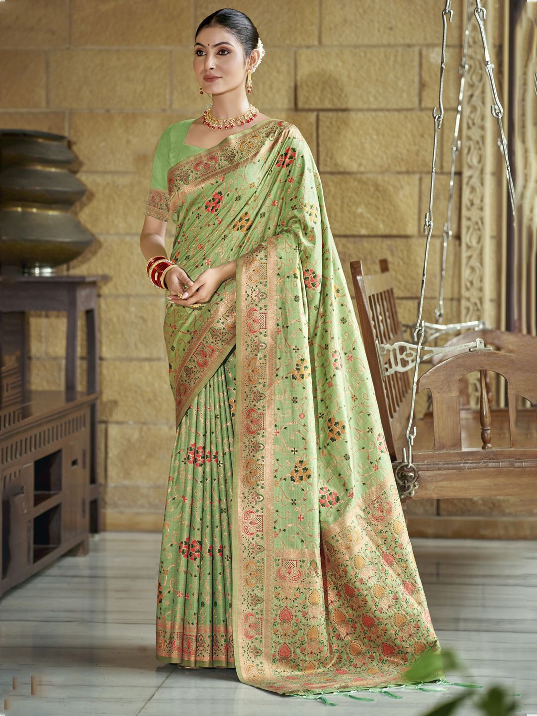 

Exclusiva Woven Design Zari Saree, Green