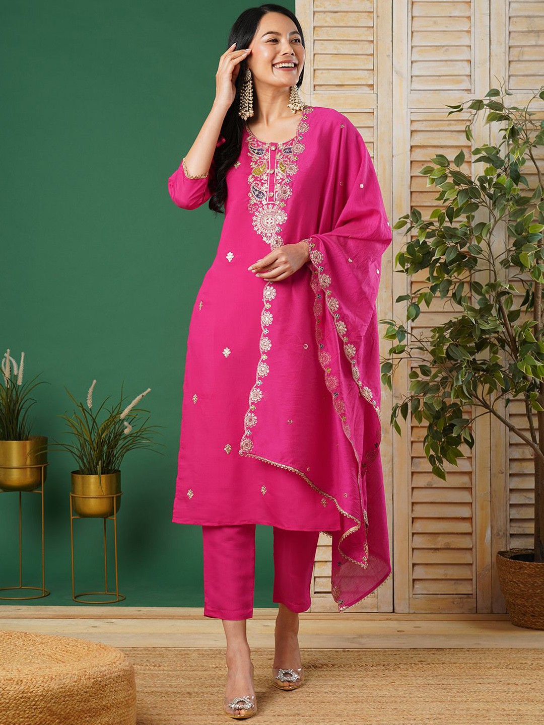

CARTYSHOP Plus Size Embroidered Regular Zari Straight Kurta with Trousers & Dupatta, Pink